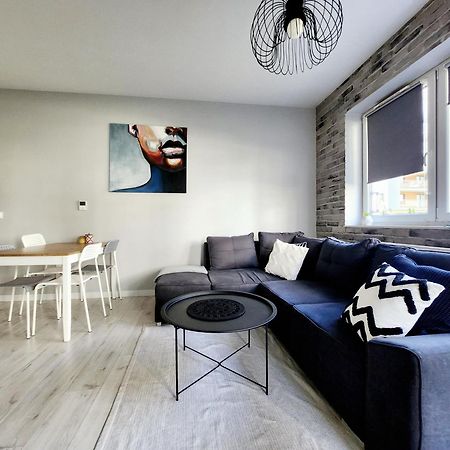 Apartstars - Powstancow #32 With Terrace Rzeszow Bagian luar foto