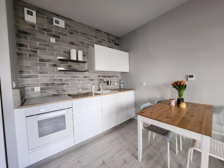 Apartstars - Powstancow #32 With Terrace Rzeszow Bagian luar foto